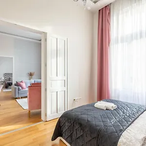 Luxury 3bedrm 2bathrm With Danube River View , Budapest Hungary